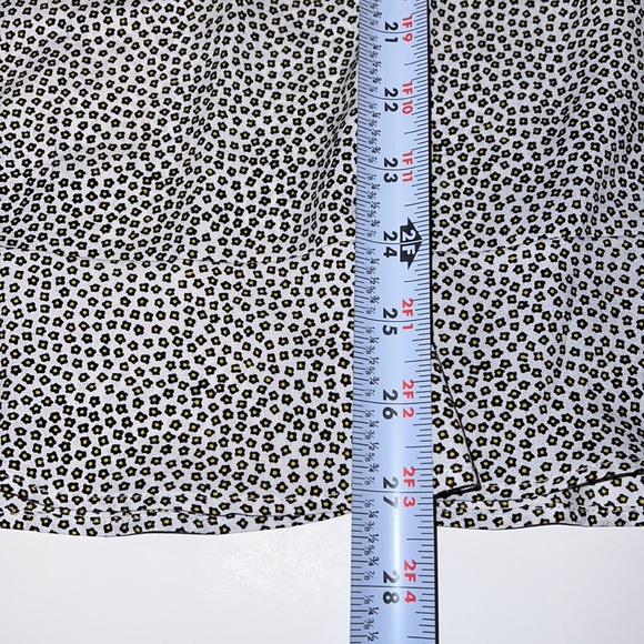 Women’s LOFT Plus Lightweight Floral Shell Cap Sleeves Shirt size 24 - Picture 7 of 8